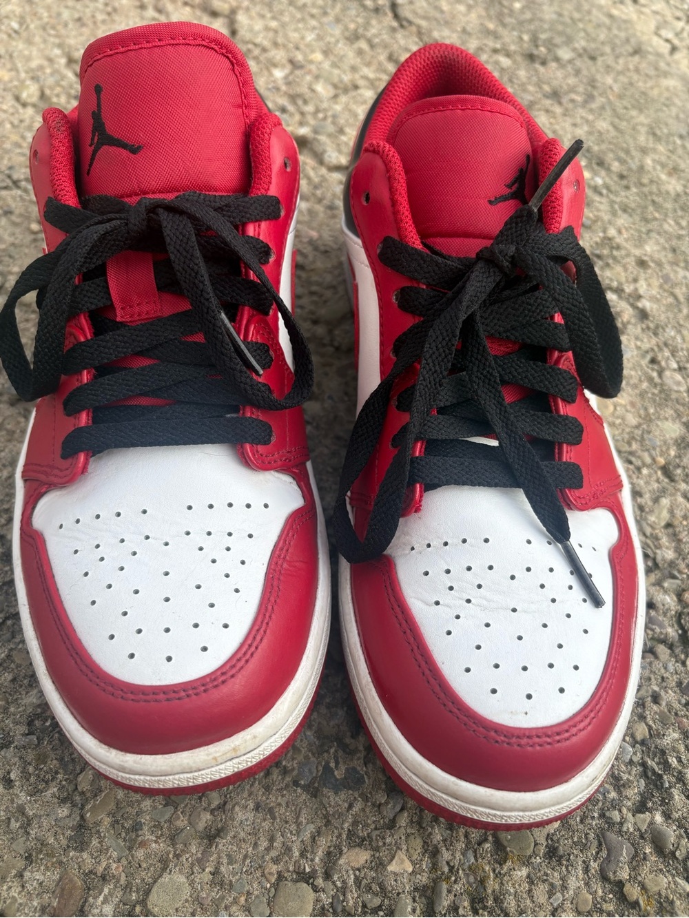 Nike men’s Red, White & Black Low-Top Sneakers